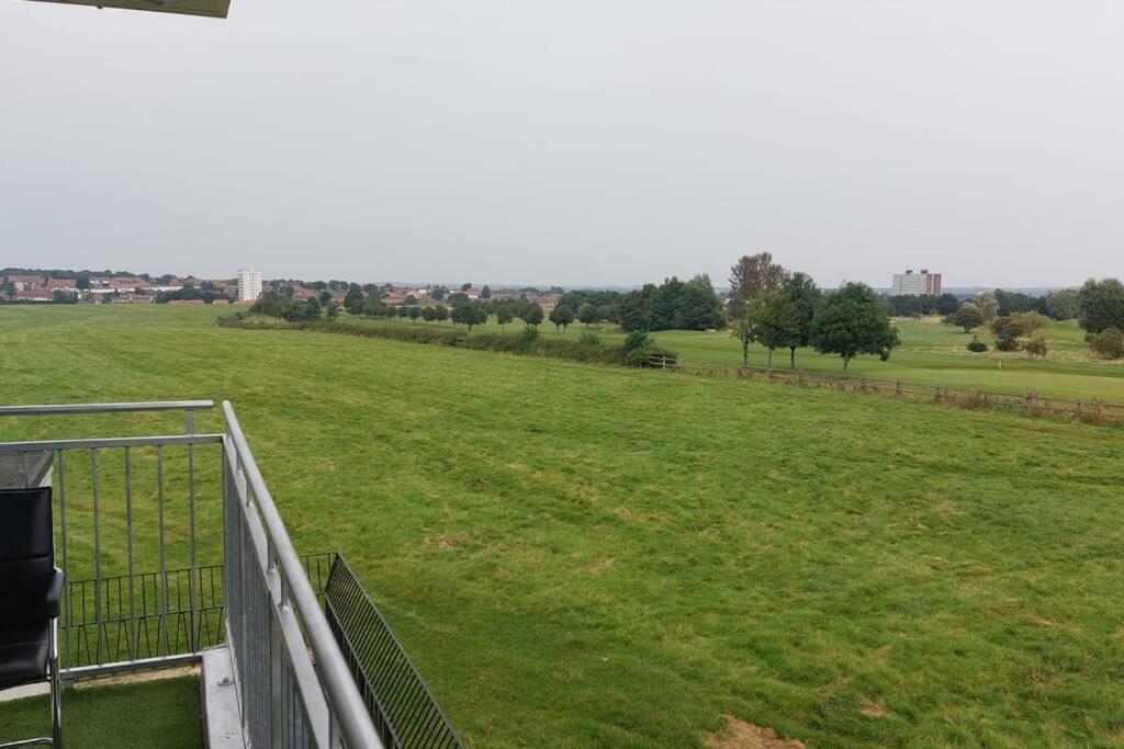 3 Bedroom Apartment With Golf Course View Нюкасъл ъпон Тайн Екстериор снимка